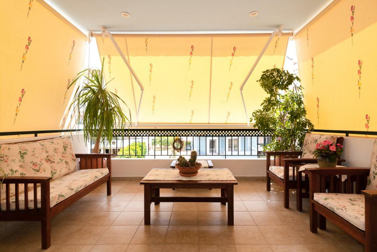 Penthouse 5 Min From Airport And Sea Appartement Markópoulon Buitenkant foto